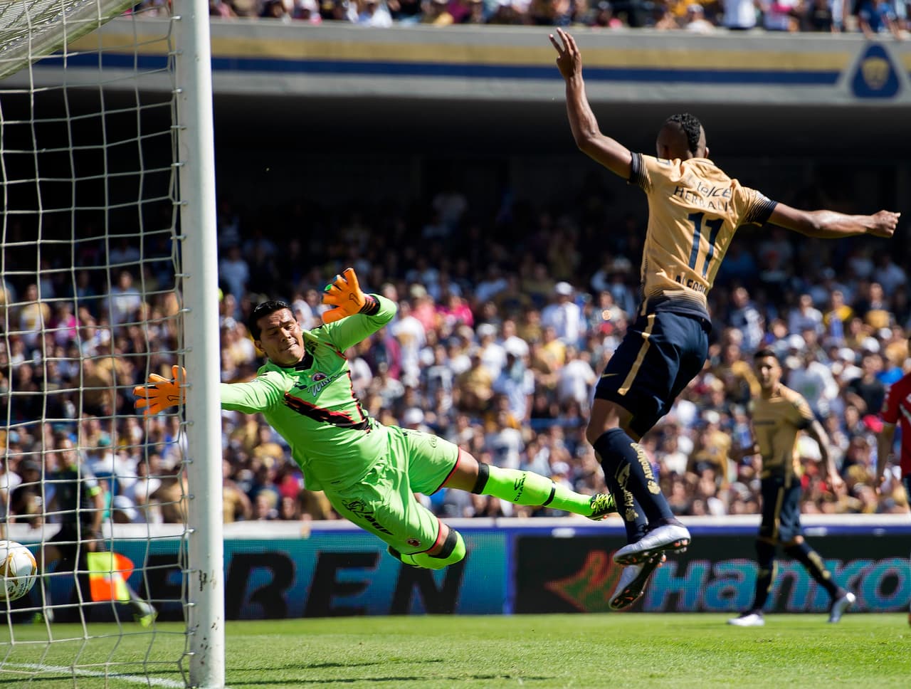 A pesar de las excelentes intervenciones del arquero de Veracruz, Edgar Melitón, poco pudo hacer para detener el gol del delantero universitario.