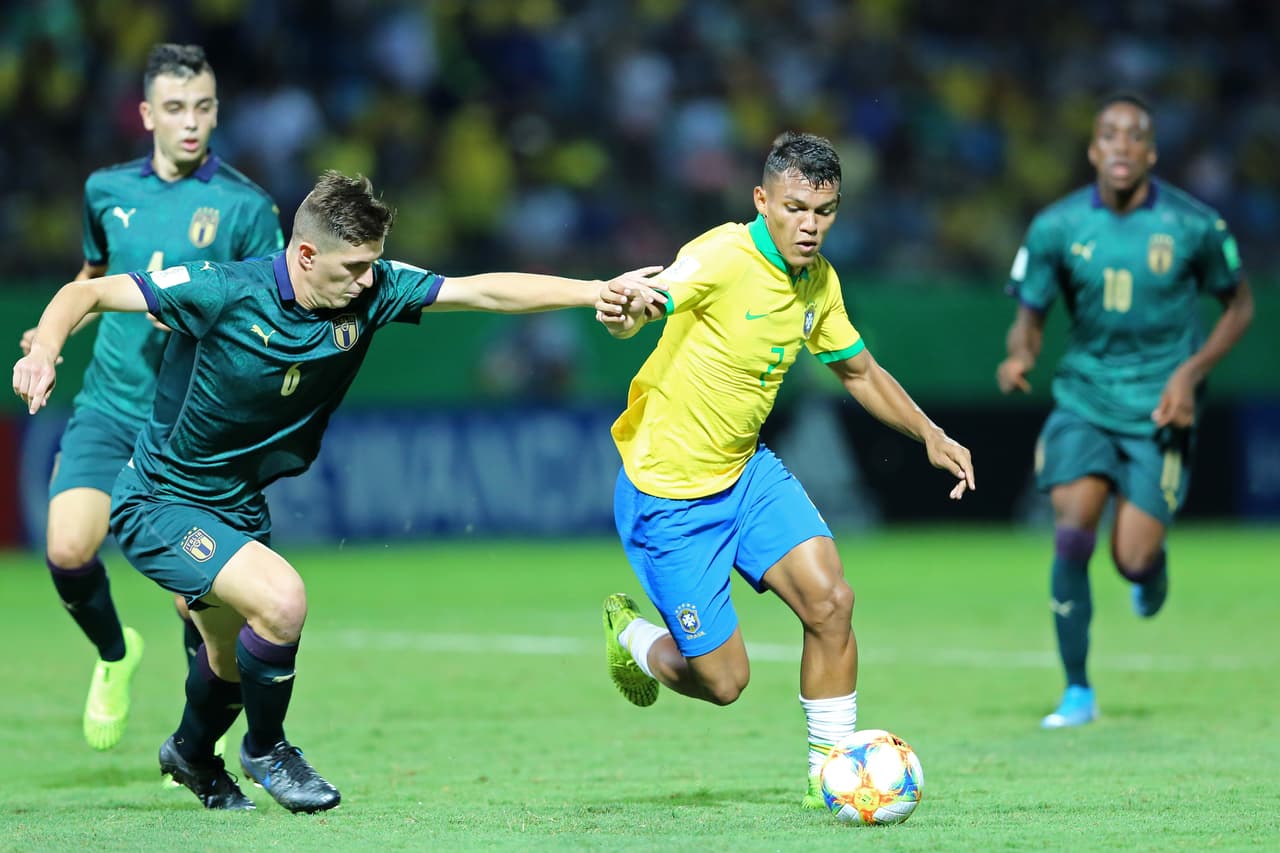 Brasil 2-0 Italia. Con goles de Patryck y João Peglow, la verdeamarela vence 2-0 a Italia y avanza a semifinales.