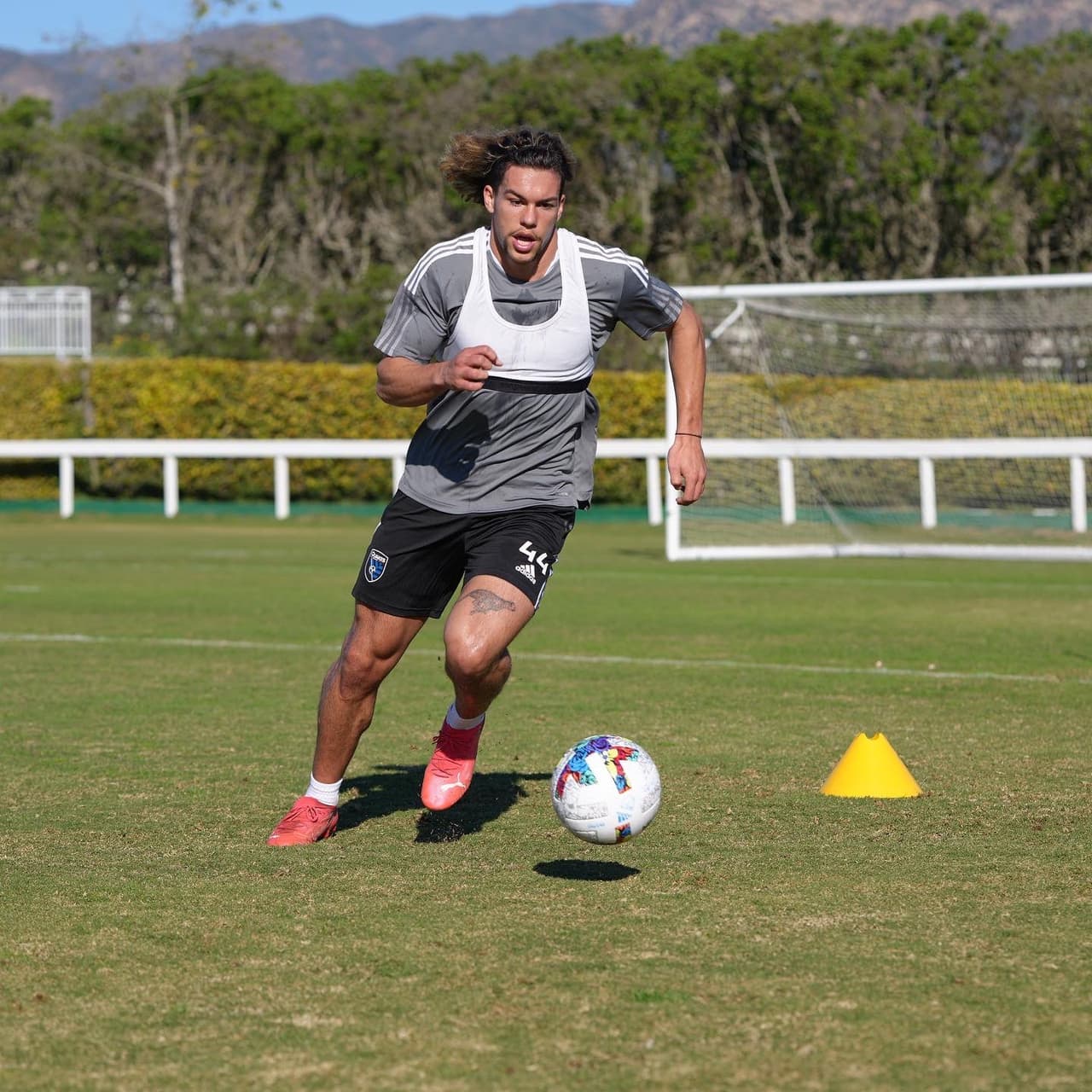 El delantero Cade Cowell es una de las grandes esperanzas del conjunto entrenado por Matías Almeyda en 2022.