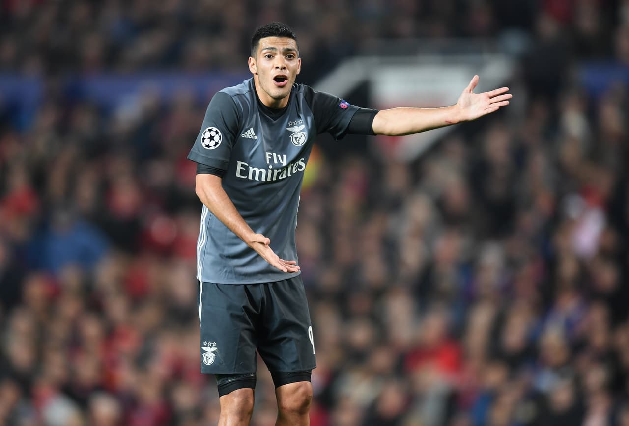 Domingo 26 de noviembre - 3:15 p.m. CT / Benfica Vs. Vitoria Setubal: el delantero Raúl Jiménez jugó desde el minuto 56 en la derrota de las Águilas ante CSKA Moscú por la Champions League. Podría regresar a la titularidad en la Liga NOS.