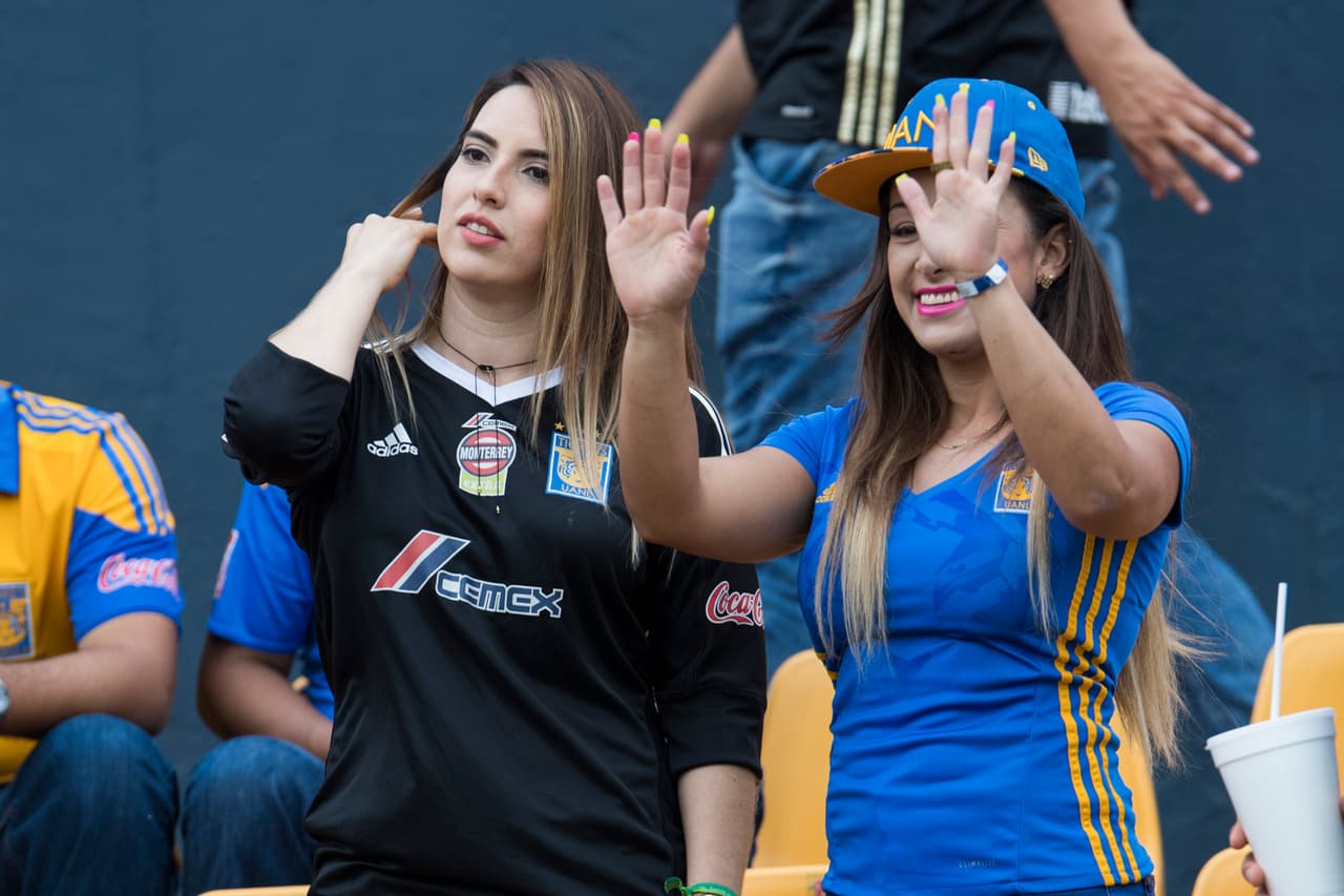 Gran colorido se vivió en los distintos estadios del país. Muchas familias y amigos acudieron con las playeras de sus equipos favoritos y disfrutaron de una jornada de muchos goles y emociones.
