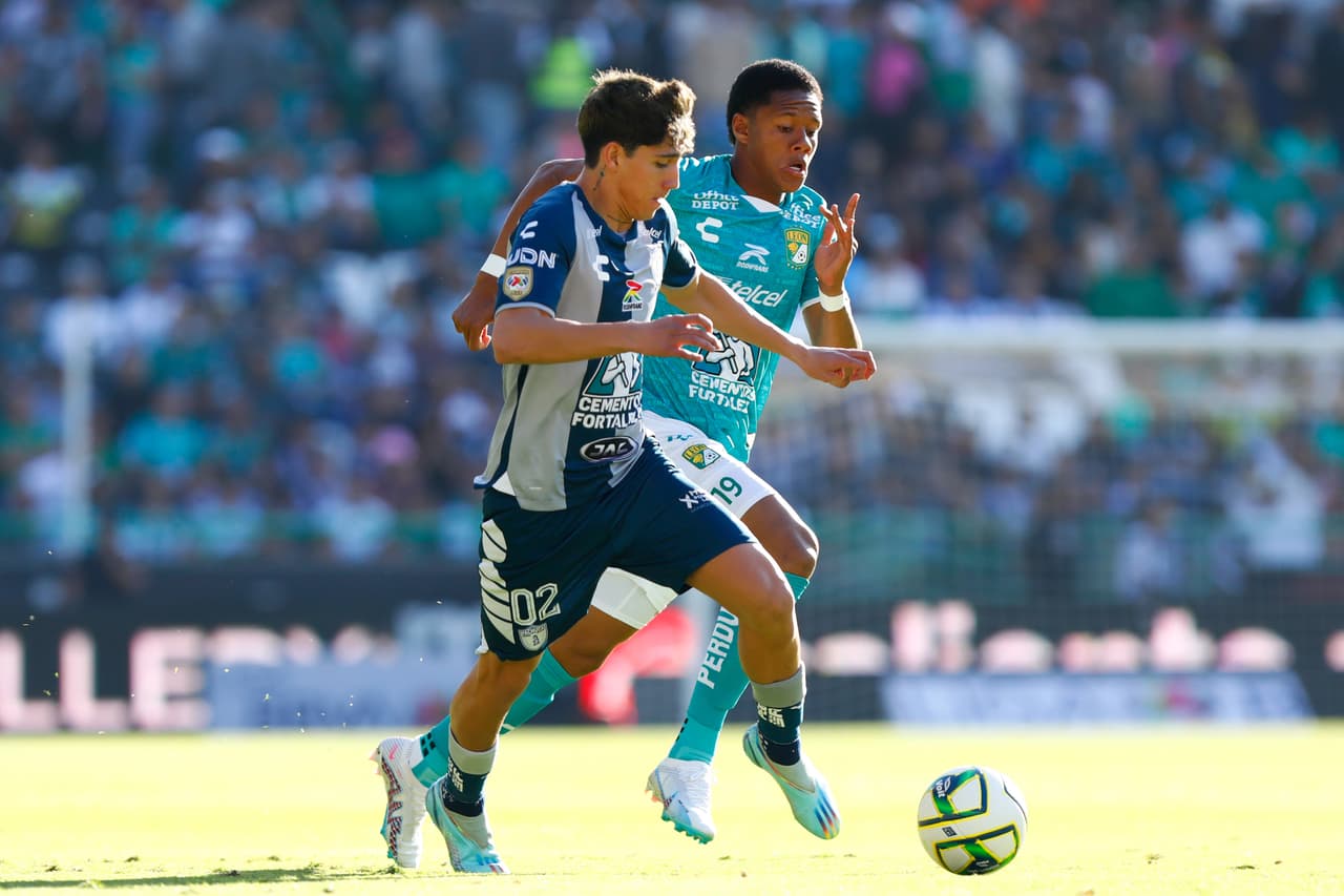 Pachuca derrotó al León como visitante para conservar el liderato del torneo con una solitaria anotación de 'Chofis' López.
