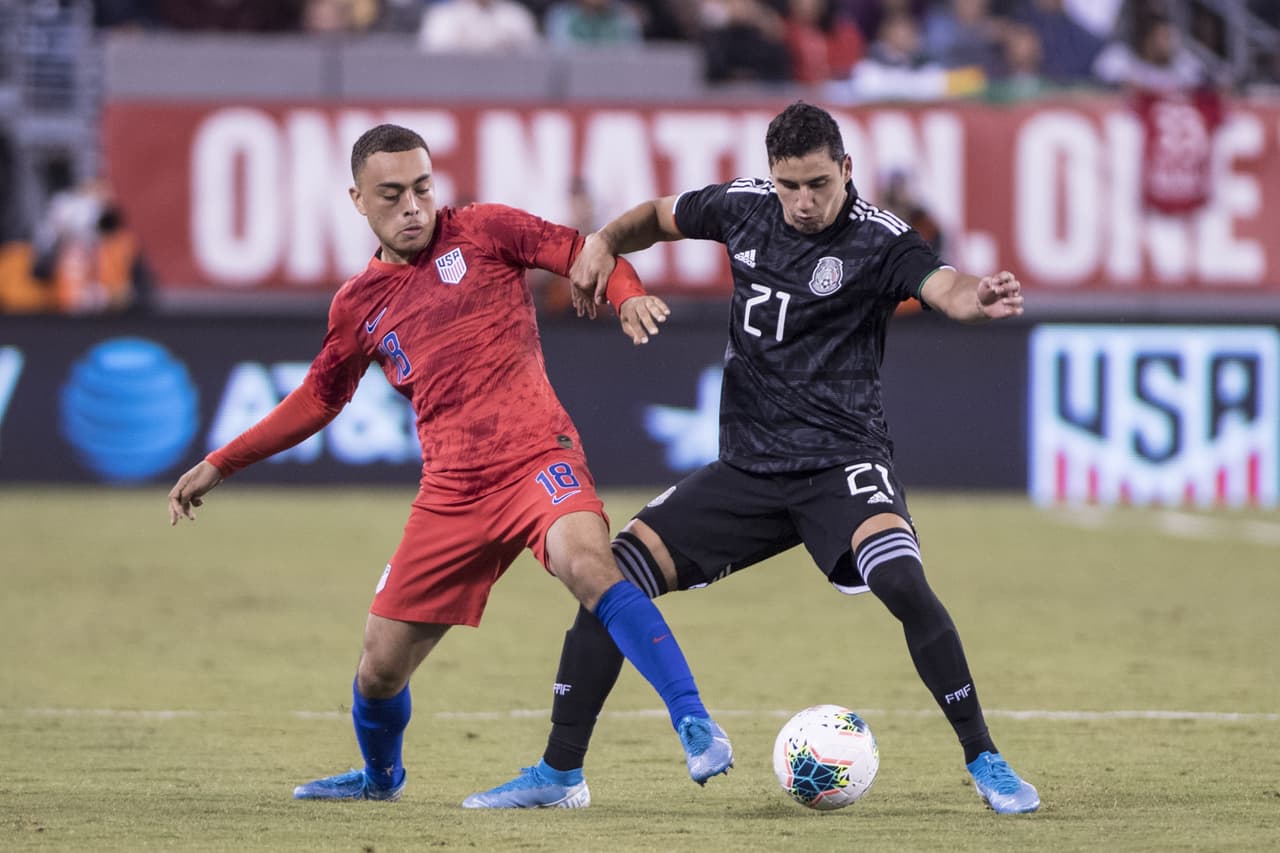 Con goles de Chicharito Hernández, Érick Gutiérrez y Uriel Antuna, México vence 3-0 al equipo de las barras y las estrellas; Orozco atajó un penal.