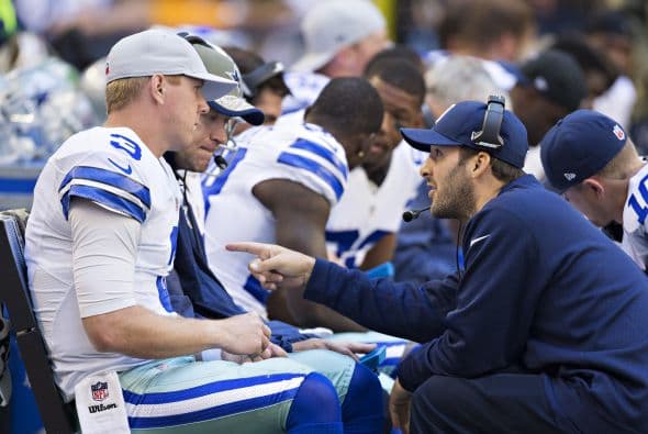 Desde las bancas Romo, quien no pudo jugar debido a una lesión en la espalda.