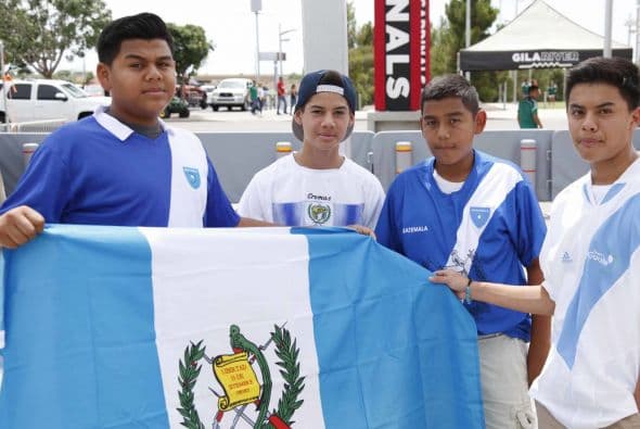 La afición en Estados Unidos llegó a Phoenix con todo su colorido para ver a México y Guatemala enfrentarse en la Copa Oro 2015.
