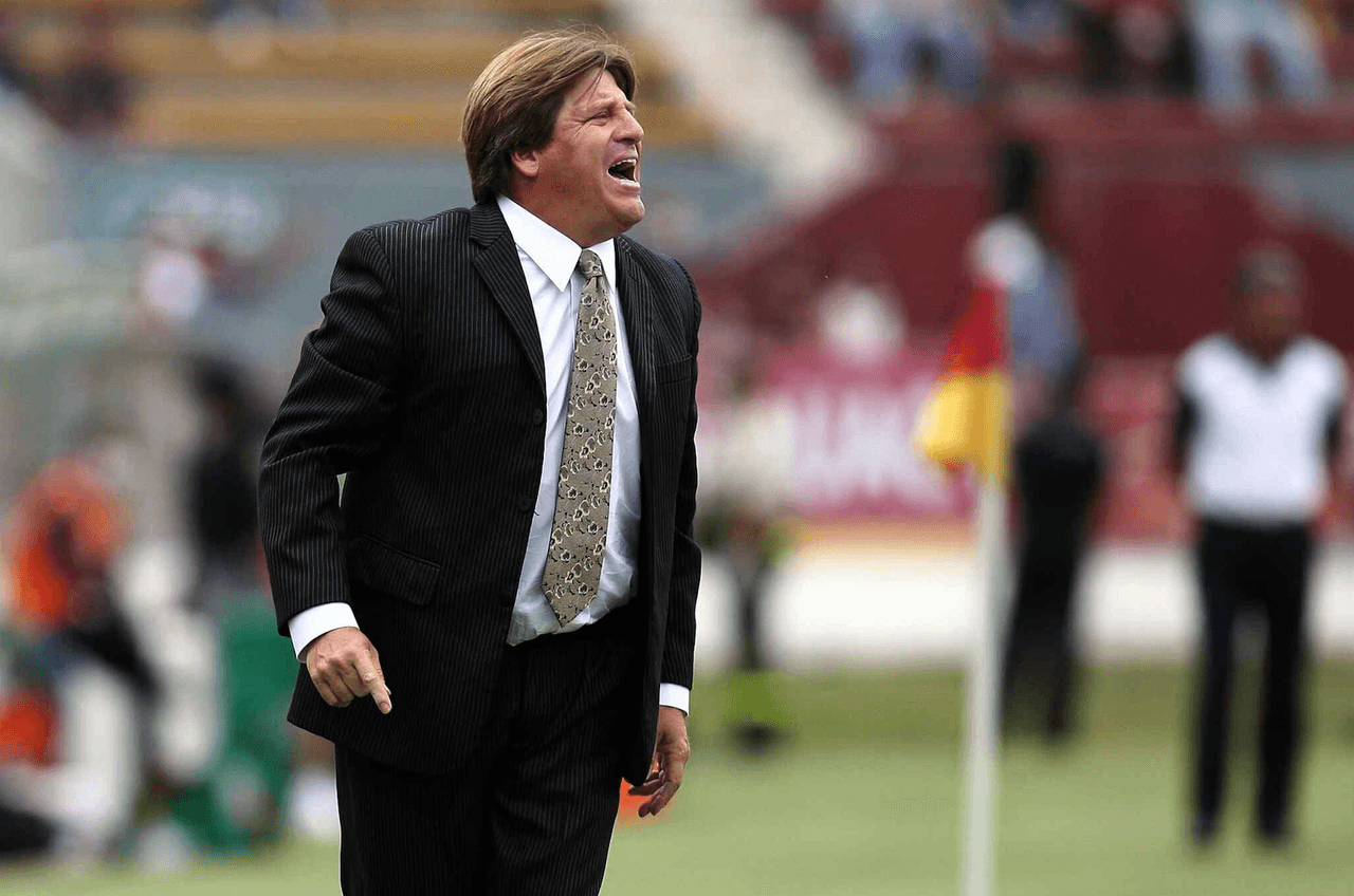 De estos, tuvo un balance adverso de 7 derrotas, 1 empate y 4 triunfos.