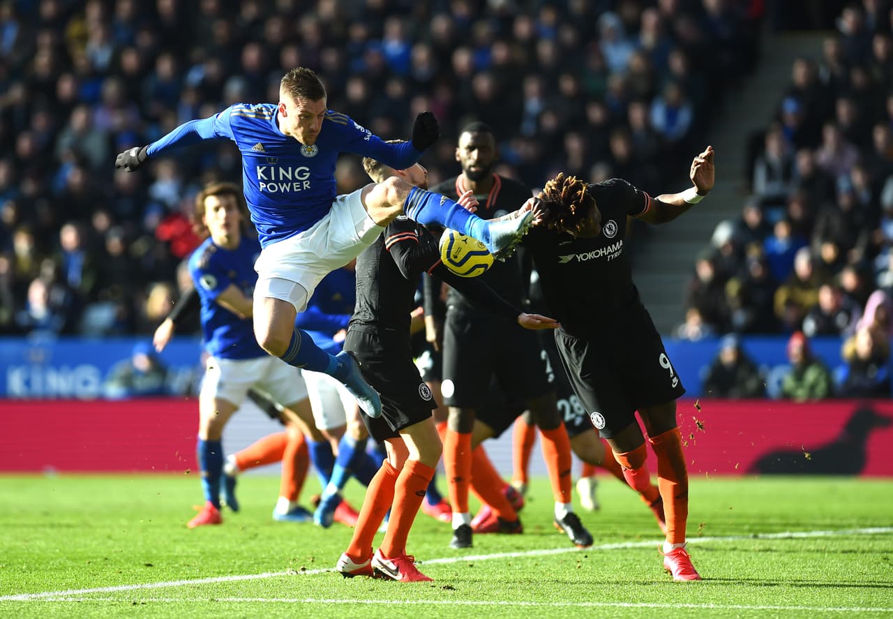 Rüdiger (46’, 71’) abrió y cerró el marcador. Barnes (54’) y Chilwell (64’) marcaron para los locales. Los de Lampard cierran la J25 con 41 unidades y los dirigidos por Brendan Rodgers acumulan 49.