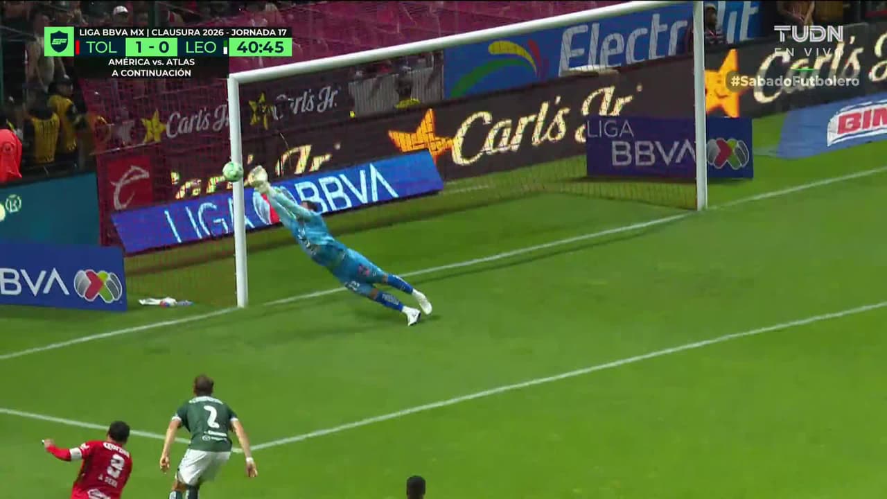 ¡Sublime atajada de García! Alexis Vega iba a hacer un golazo pero el arquero dijo que ¡No!