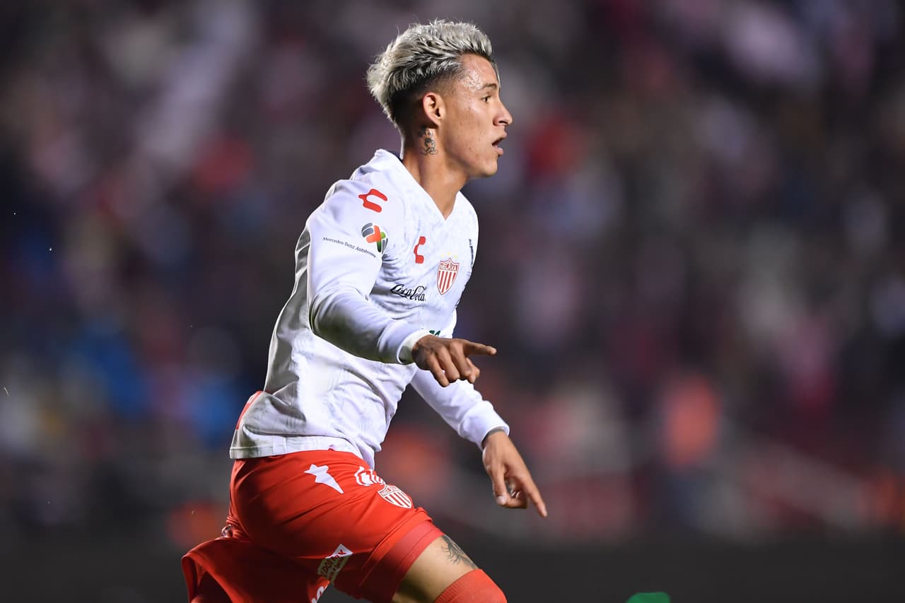 Necaxa aprovechó la superioridad numérica y repitió dosis con triunfo 2-3 (2-6 global) ante Gallos Blancos.