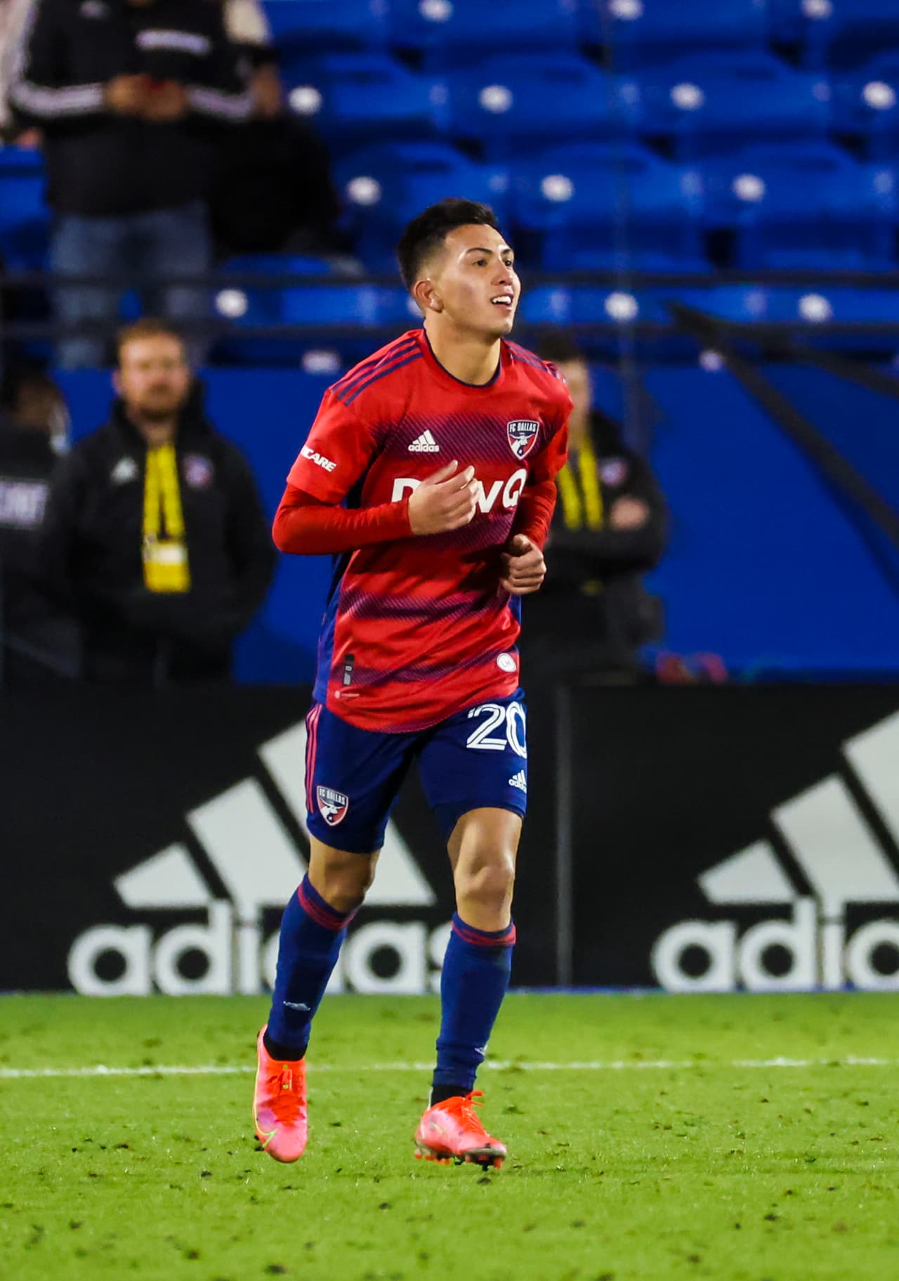 El argentino Alan Velasco debutó en la MLS con un golazo para FC Dallas, que derrotó por 2-0 a Nashville SC.
<br>