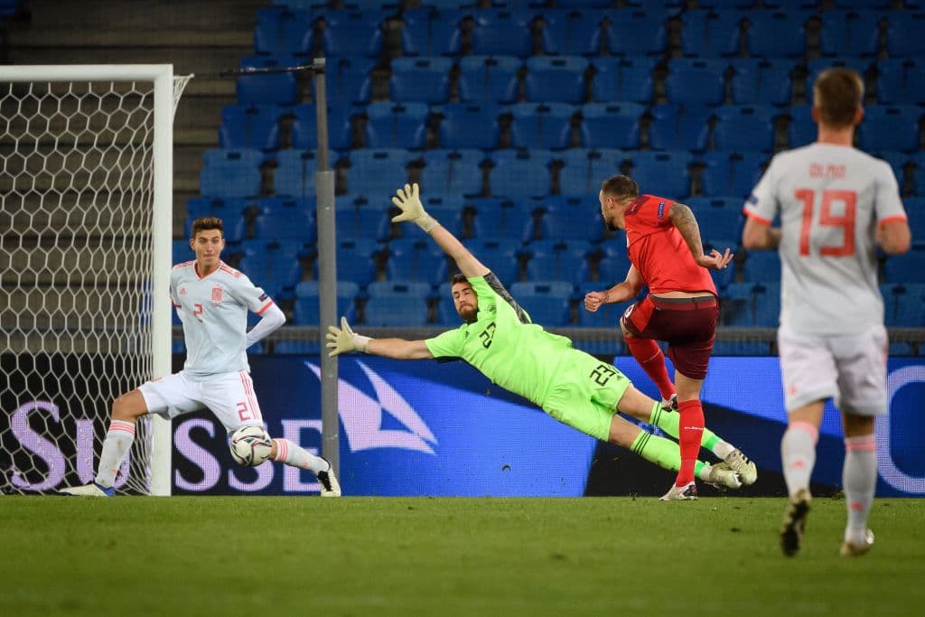 Suiza y España repartieron puntos tras empatar a un gol. España llegó a ocho unidades y Suiza a tres puntos.