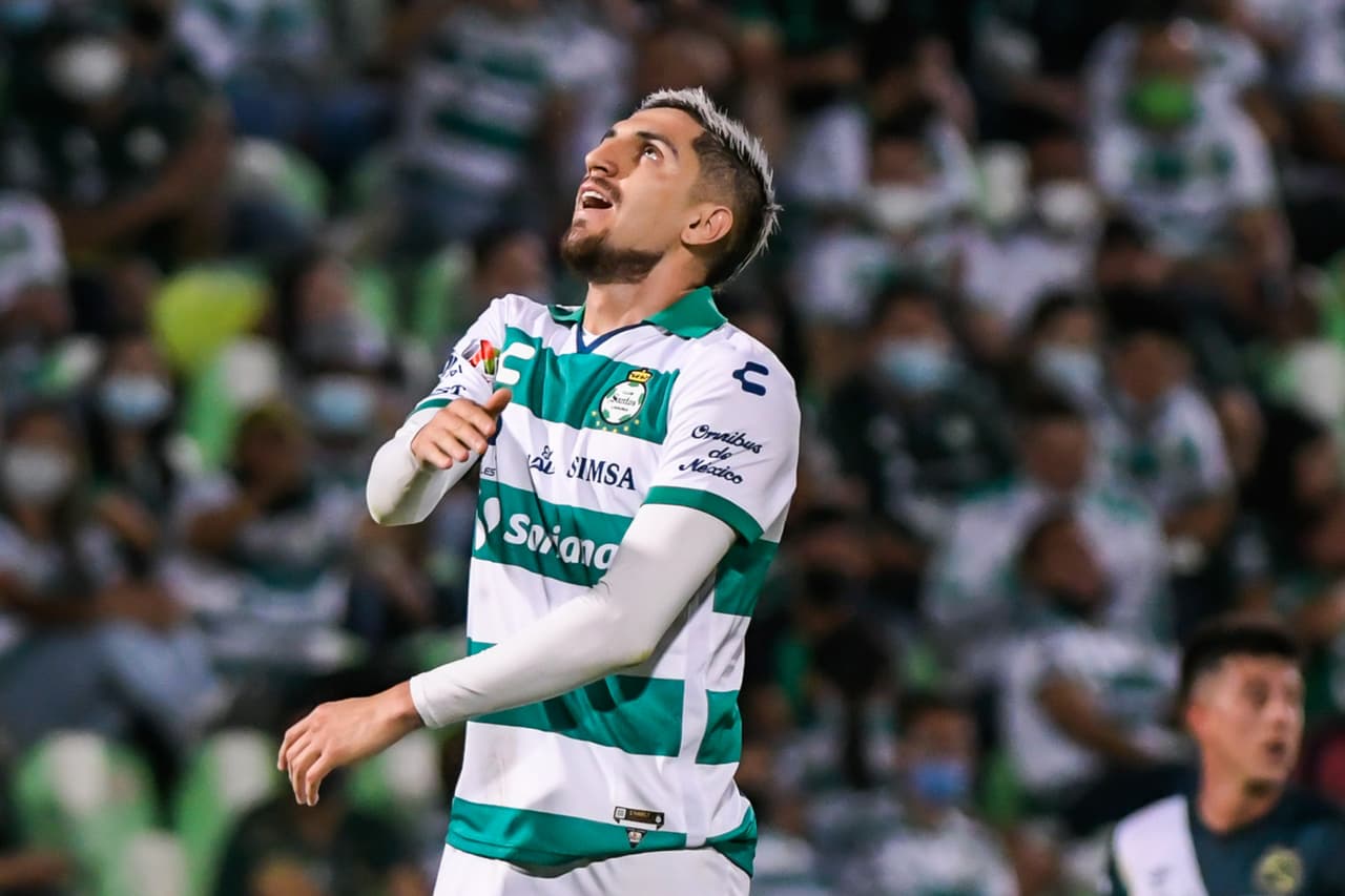 Los futbolistas del cuadro lagunero comenzaban a caer en la desesperación.