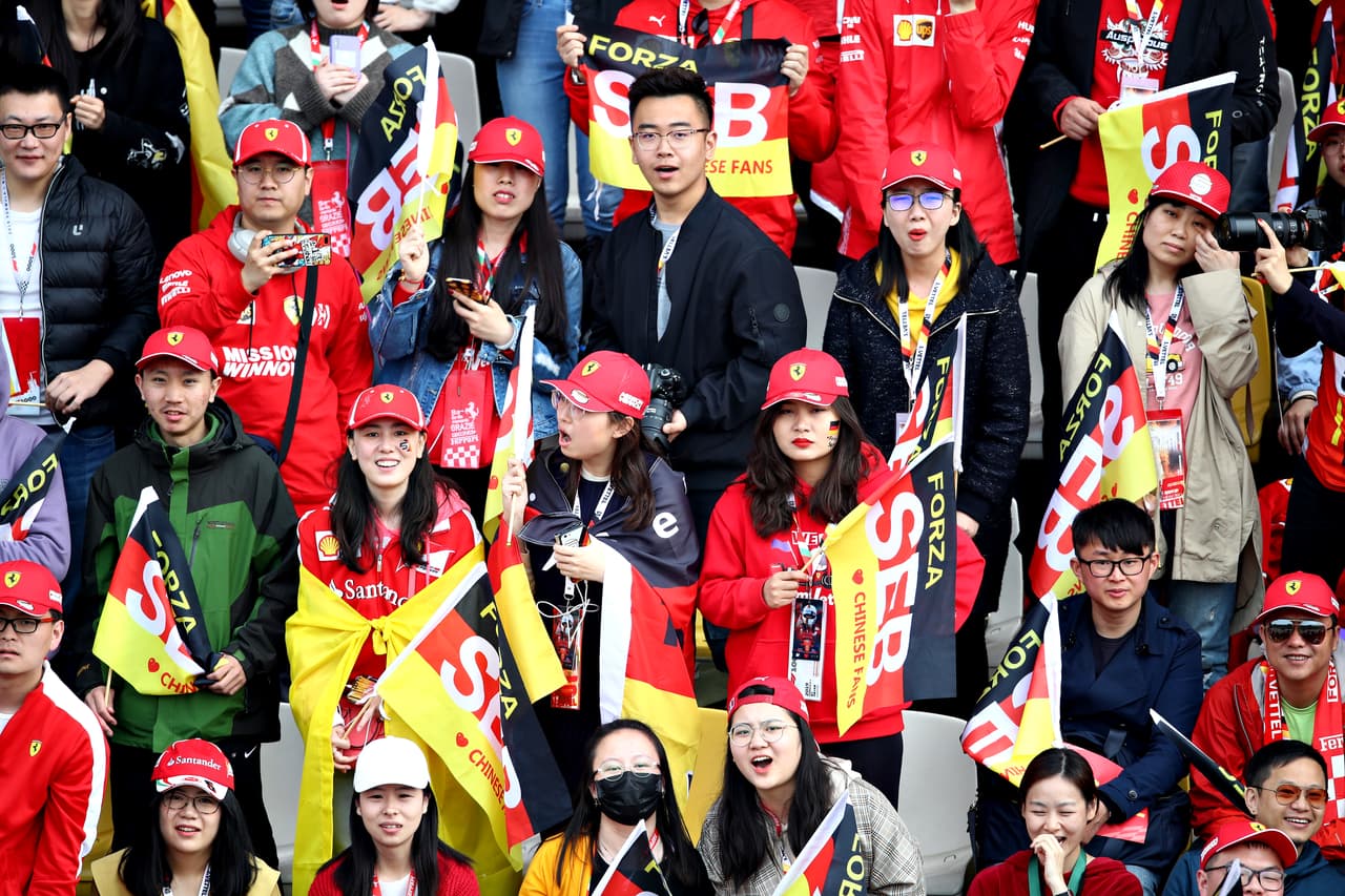 En la madrugada de este sábado se corrió la última sesión libre y la clasificación del Gran Premio de China en la cual los autos de Mercedes lograron los mejores tiempos. Valtteri Bottas se quedó con la Pole, Lewis Hamilton saldra segundo, Sebastian Vettel (Ferrari) tercero y Sergio 'Checo' Pérez quedó en el puesto 12.