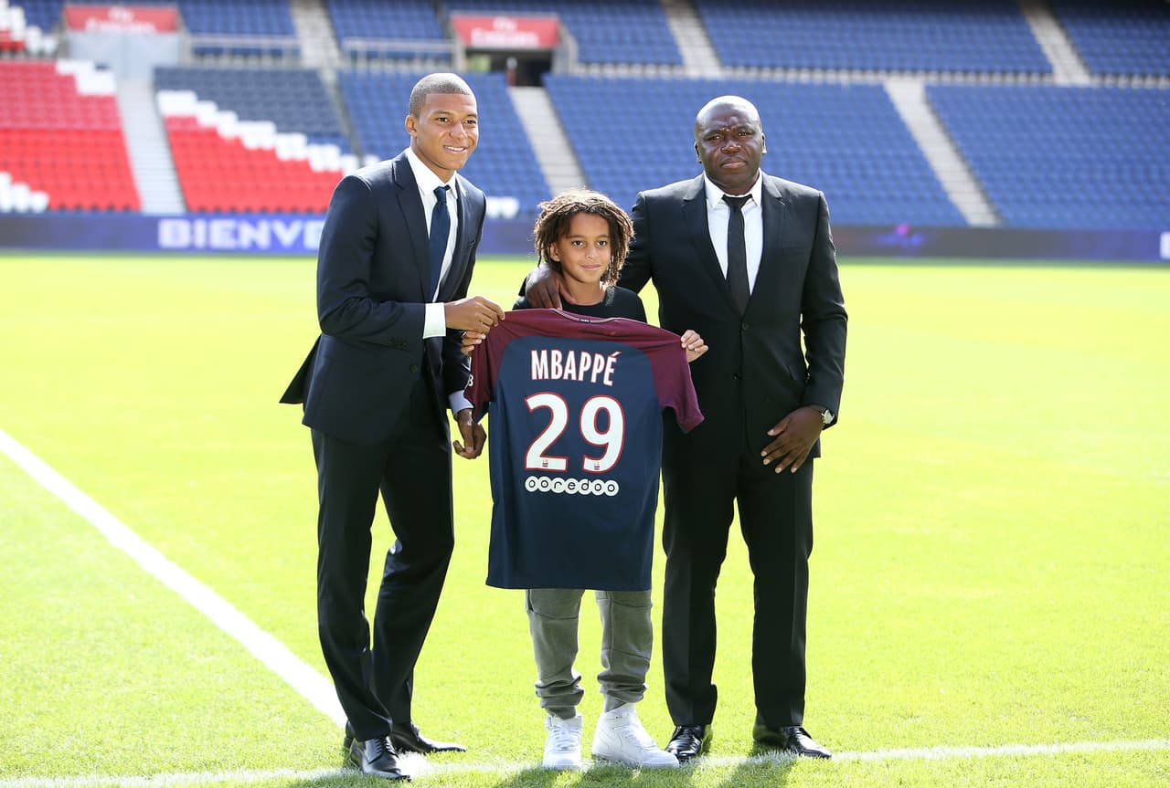 Ahora, Kylian Mbappe se mostró con los colores de la familia del Paris Saint-Germain.