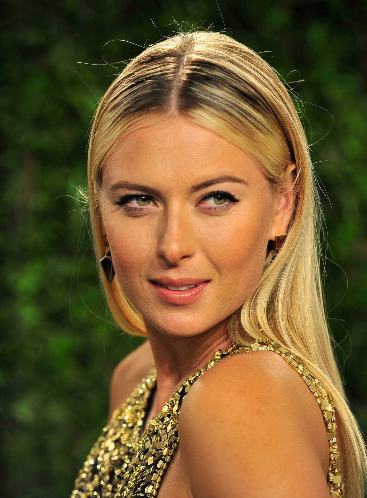 Sharapova aprovechó su reconocimiento para potenciar fundaciones y productos alrededor de su imagen, con lo que sus ganancias extradeportivas subieron. Eso no la alejaba del alto rendimiento y durante tres semanas de 2008 sumaría otras tres semanas como número uno, para un total en ese momento de 17.