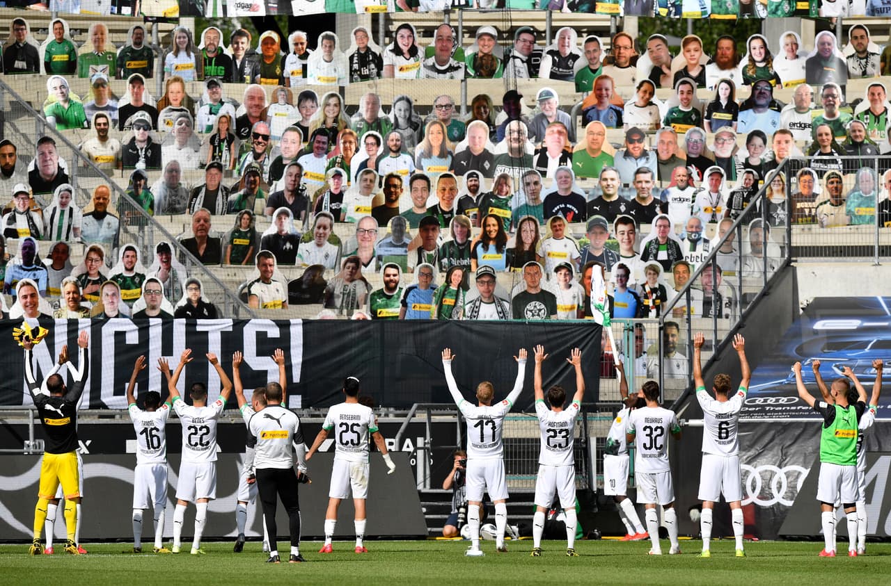 El Borussia Park lució un 'lleno' tremendo en la victoria del Gladbach sobre el Union Berlin. Y es que miles de aficionados tuvieron su fotografía en el estadio.