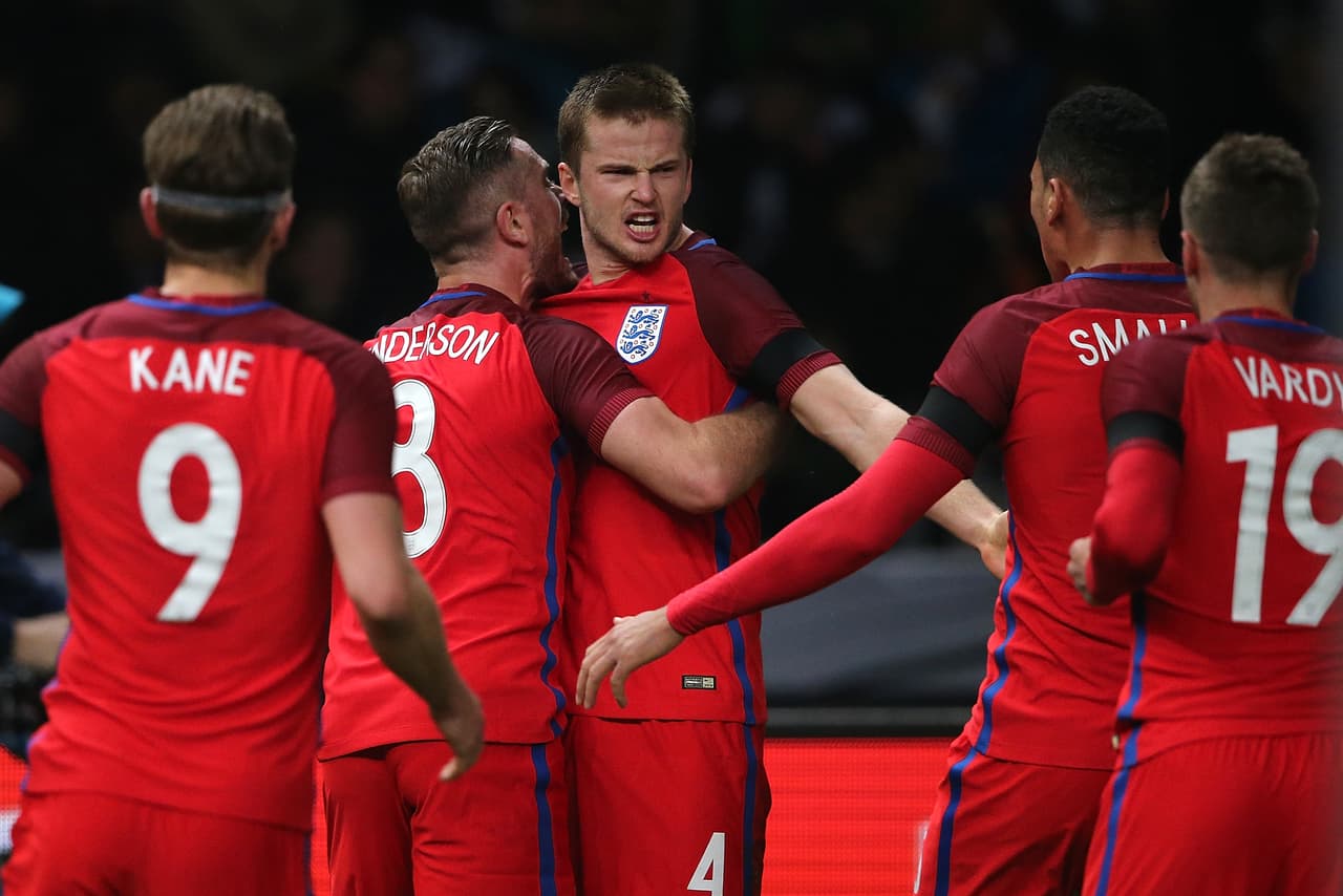 El equipo dirigido por Roy Hodgson había perdonado un par de ocasiones claras hasta que en el tiempo de compensación el defensa del Tottenham Eric Dier batió a Manuel Neuer y le dio la victoria a Inglaterra que celebró a lo grande su triunfo en el clásico y sobre el campeón del mundo en Alemania.