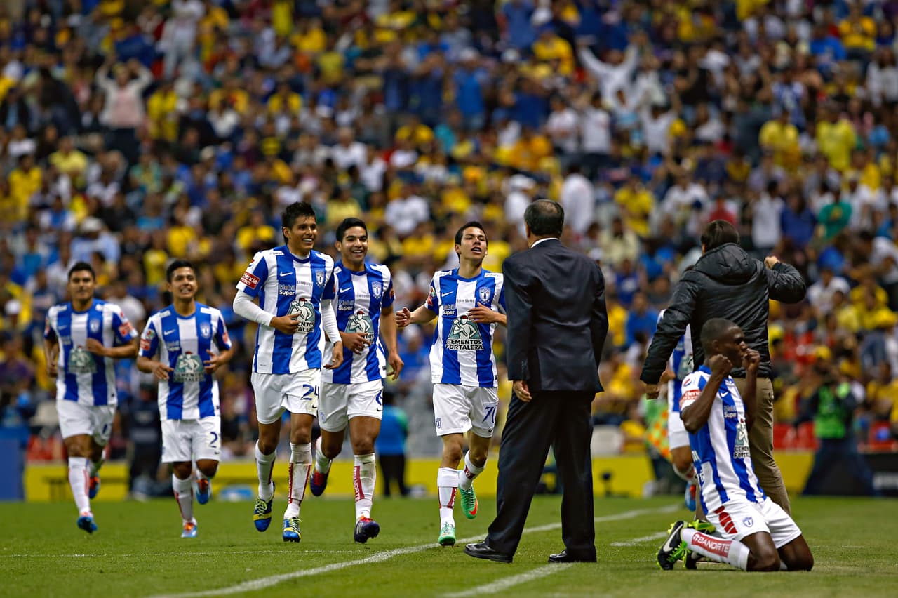 10. El debut. Fue el 8 de febrero de 2014, recordado por ser con la playera del Pachuca contra el América en el Estadio Azteca.