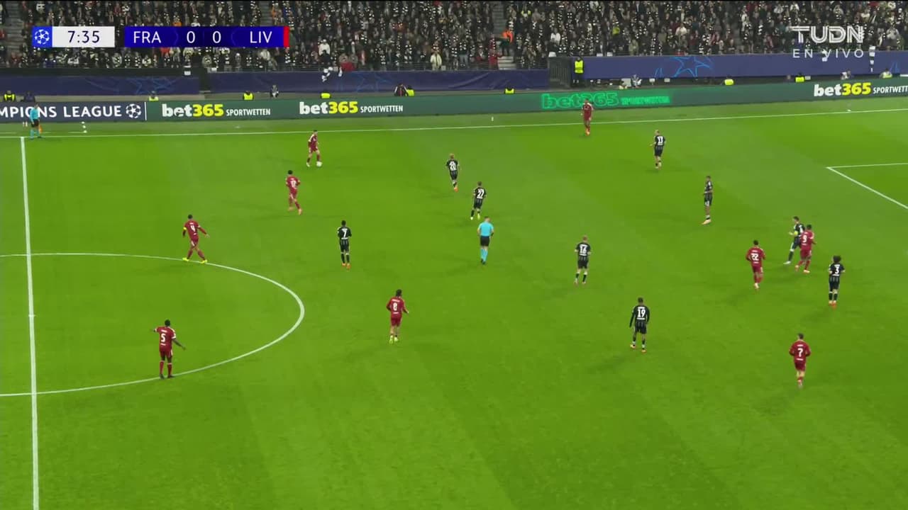 ¡TIRO ATAJADO! disparo por Alexander Isak.