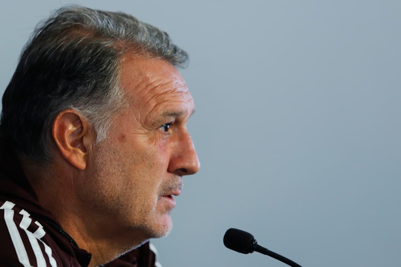 Los gestos del argentino Gerardo Martino como nuevo técnico de México en medio de sus primeros entrenamientos muestran su situación en medio de la ilusión, alegría e incluso la expectativa.