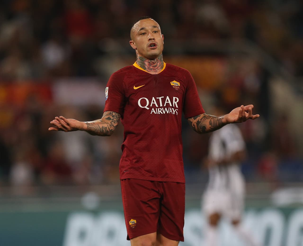 Después de quedarse sin Mundial, Radja Nainggolan podría salir de la Roma ya que el Inter está interesado en él.