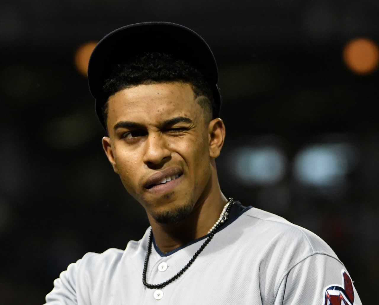 Su registro es de .288 a bate, 98 jonrones, 310 carreras impulsadas y 71 bases robadas.