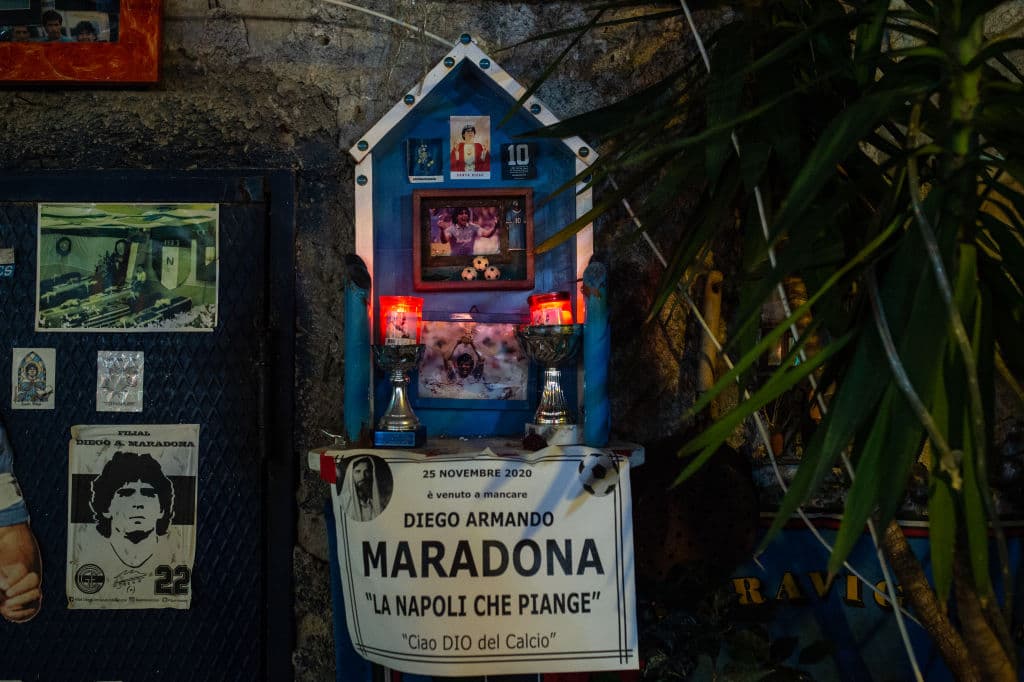 Así viven la muerte de Diego Armando Maradona en San Paolo.