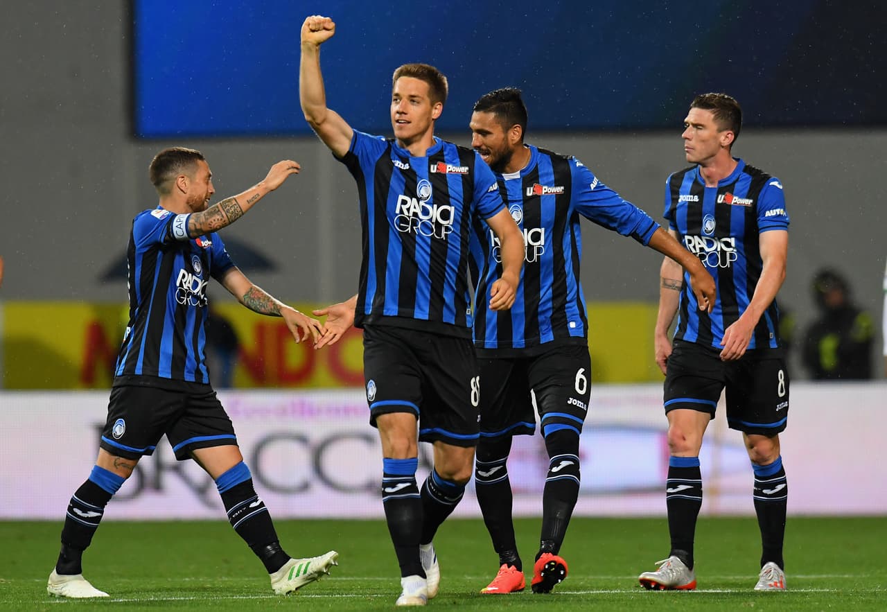Finalmente, el croata Mario Pasalic (centro) aseguró para el Atalanta su presencia por primera vez en la UEFA Champions League al anotar el 3-1 al minuto 65.