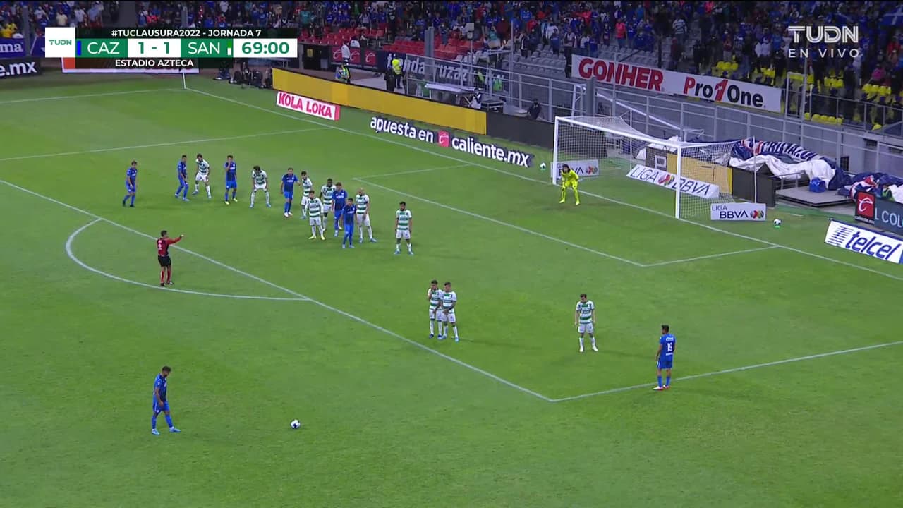 ¡TIRO ATAJADO! disparo por Ángel Romero.