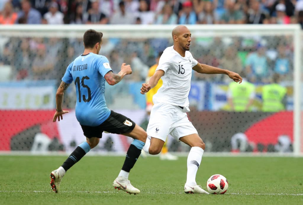 Steve Nzonzi, jugador del Sevilla, nació en La Garenne-Colombes, un suburbio de París, pero sus padres son nacidos en la República del Congo.