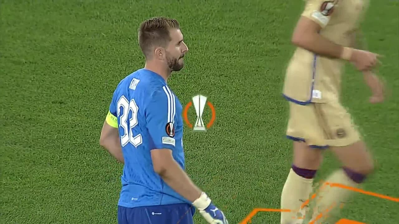 ¡TIRO ATAJADO! disparo por Ricardinho.