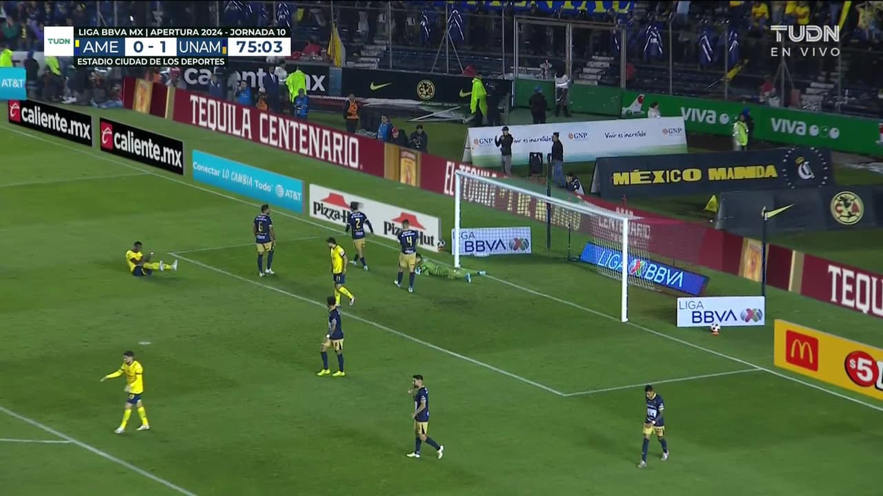 ¡TIRO ATAJADO! disparo por Cristián Borja.