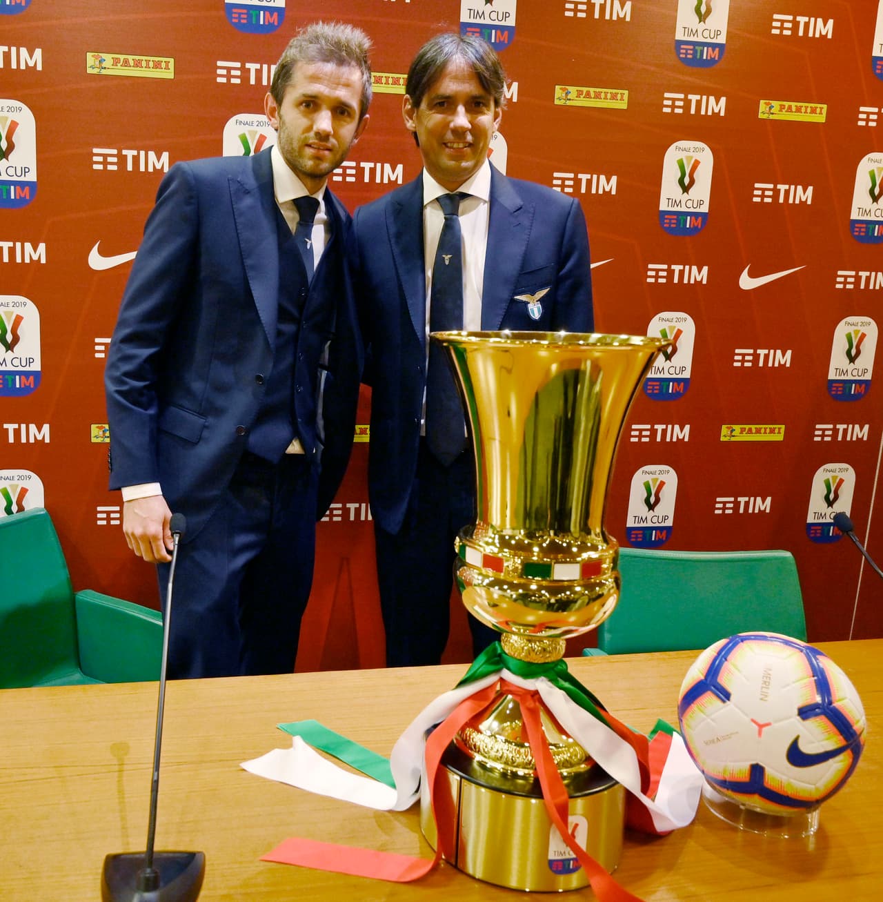 Lazio, con su técnico Simone Inzaghi y Senad Lulic, y Atalanta, con el estratega Gian Piero Gasperini y Alejandro Gomez, estuvieron en la presentación previa de la Final de la Copa de Italia el miércoles 15 de mayo.