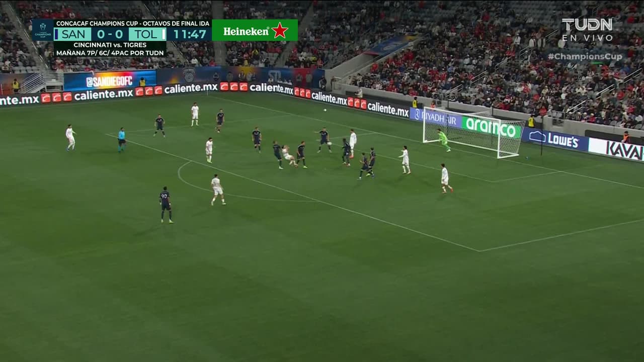 ¡Expulsión! El árbitro saca la roja directa a Marcus Ingvartsen.