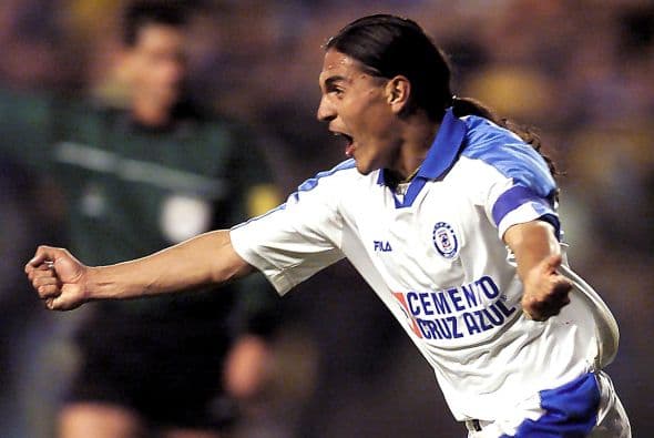 Juan Francisco Palencia probó ser un líder en el Cruz Azul y demostró su buen fútbol en la Libertadores. Esto le abrió las puertas del Espanyol de Barcelona, equipo con el cual jugó apenas una temporada ya que no quisieron comprar al volante mexicano.