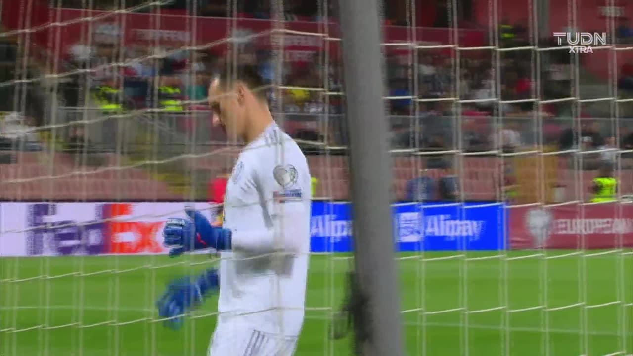 Arranca el partido y la pelota está en juego.
