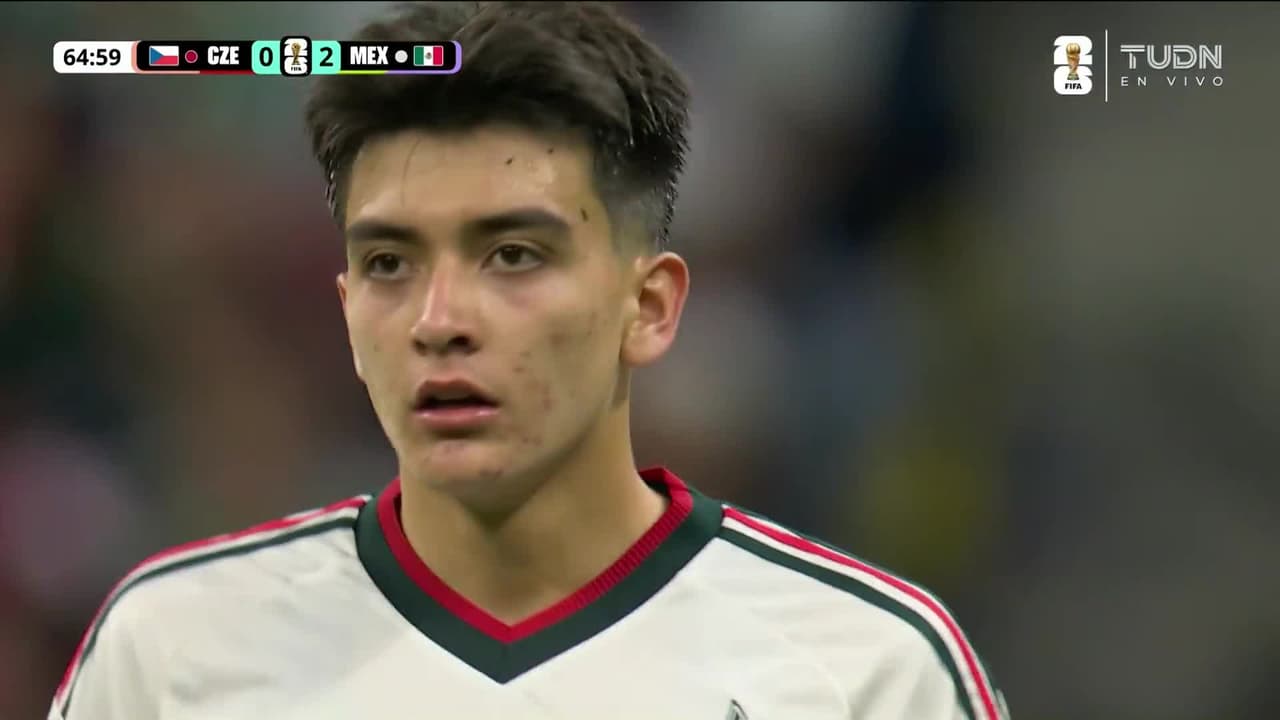 ¡Se aplica nueva regla! El Tala Rangel se tarda en el saque y regala tiro de esquina a Chequia vs. México!
