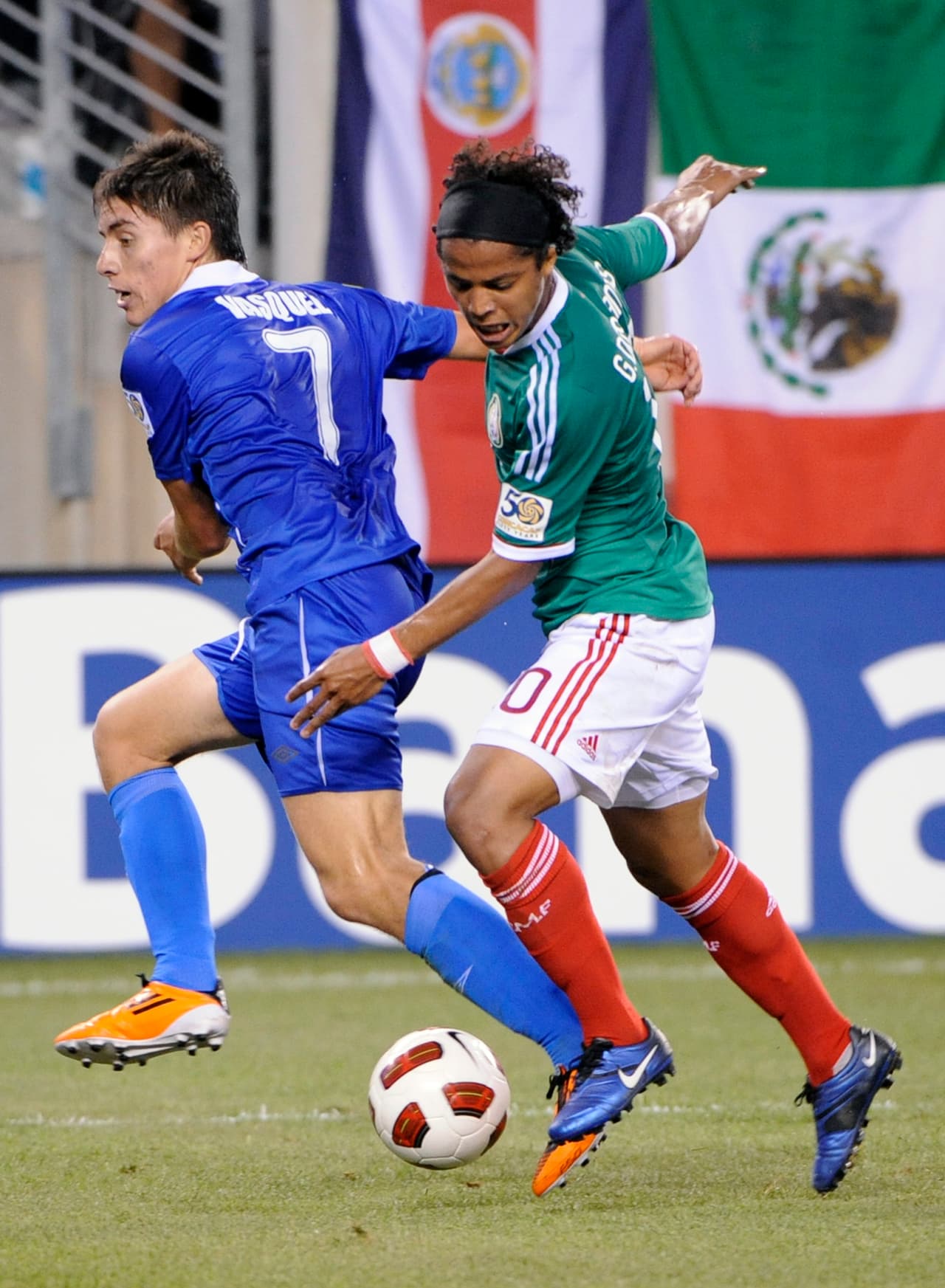 Con gran actuación de Giovani dos Santos, México se llevó la victoria 2 goles a 1 ante su similar guatemalteca.