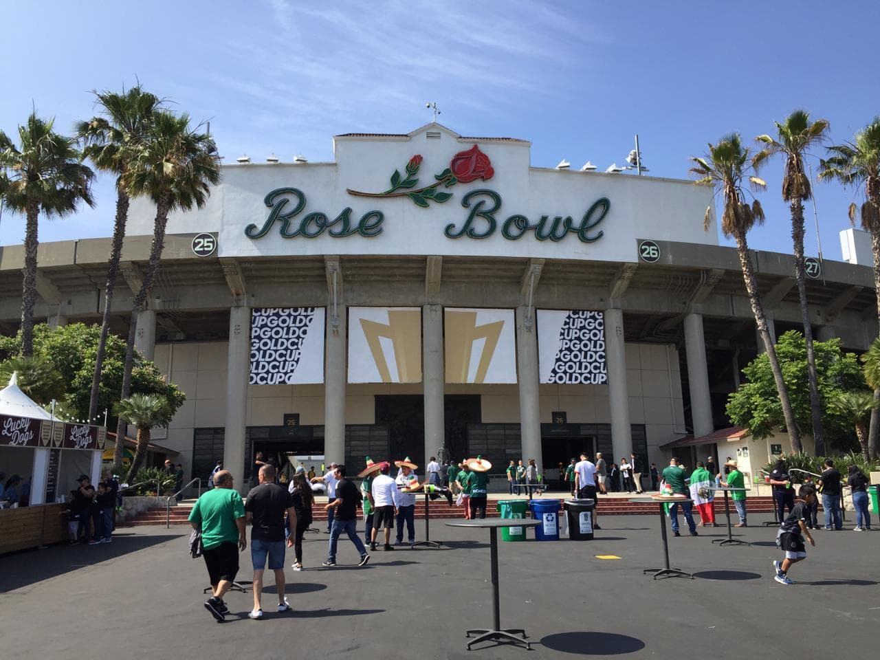 Los fanáticos mexicanos en gran número se preparan para el primer juego del Tri en la Copa Oro 2019 contra Cuba en el Rose Bowl.