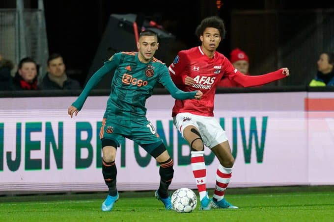 Edson Álvarez juega los 90 minutos en la derrota del Ajax 1-0 ante el AZ Alkmaar con gol de Boadu al minuto 90.