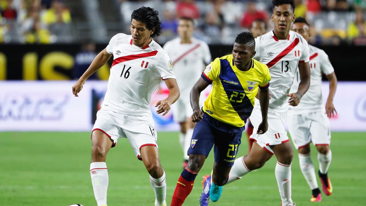 Ecuador viene de atrás, se recupera y rescata el empate 2 - 2 con Perú