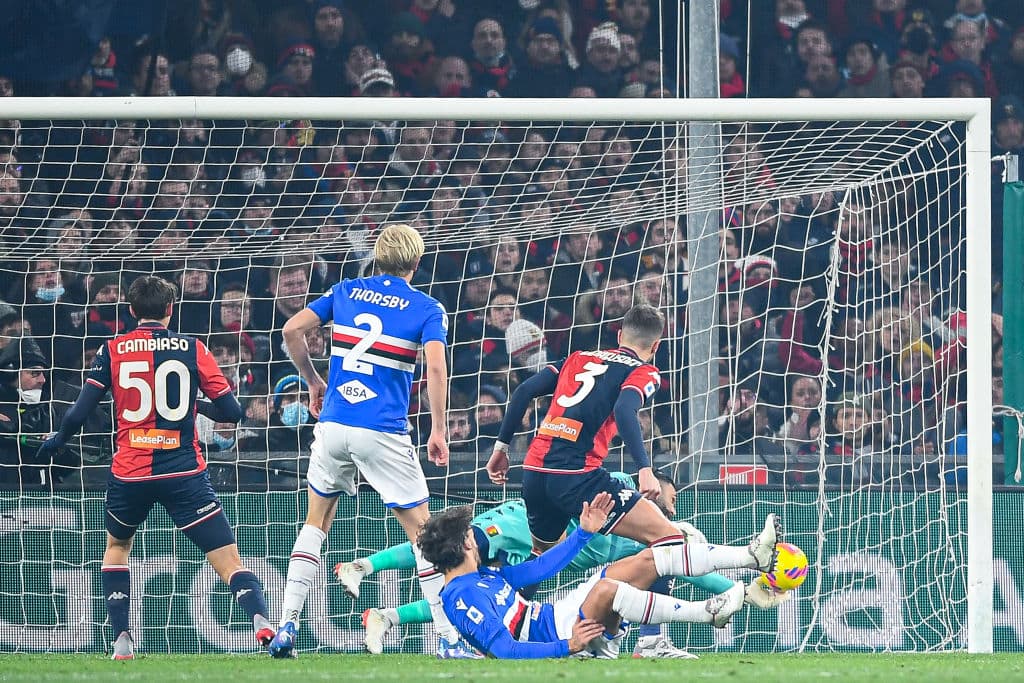Manolo Gabbiadini es el hombre de la noche y con un doblete comanda la victoria 1-3 de la Sampdoria sobre el Genoa.