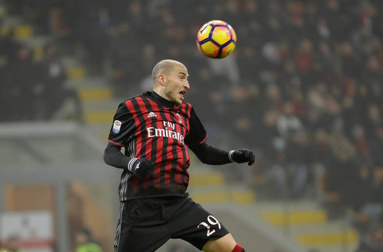 En esa misma lista de los turcos estaría el defensor argentino Gabriel Paletta...