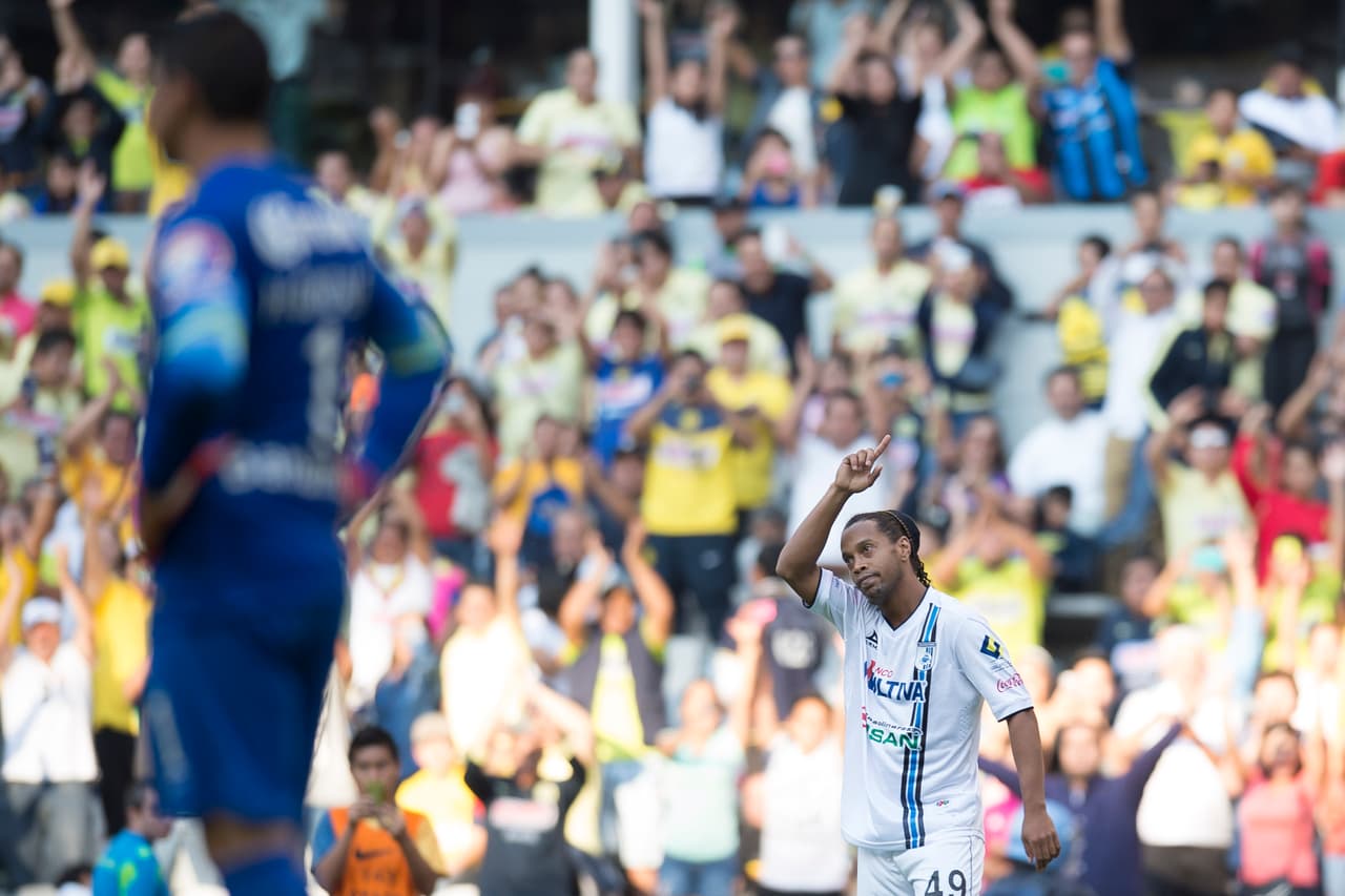 <b>Señores... ¡Quítense el sombrero!</b>
<br>No era para menos, el astro sudamericano hizo magia con el balón y fue eficiente.