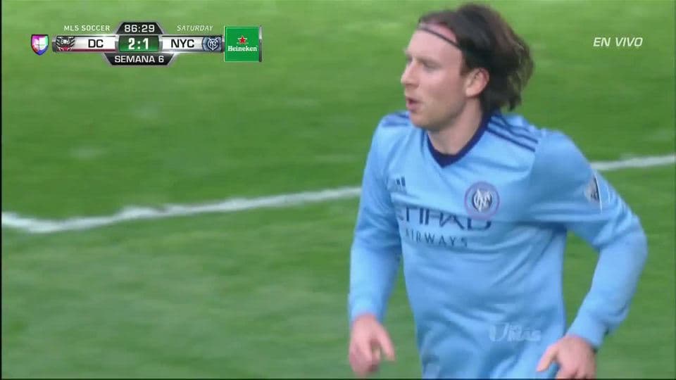 Pase de David Villa,que marca el gol