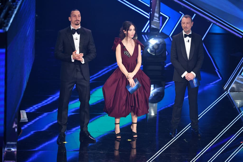 No hay imposibles para Zlatan; alternó sus compromisos con el Milan para agregar un nuevo rol a su currículum.