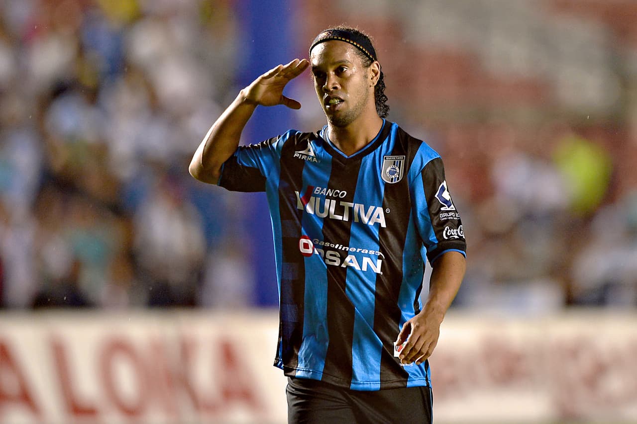 Ronaldinho se va de México.