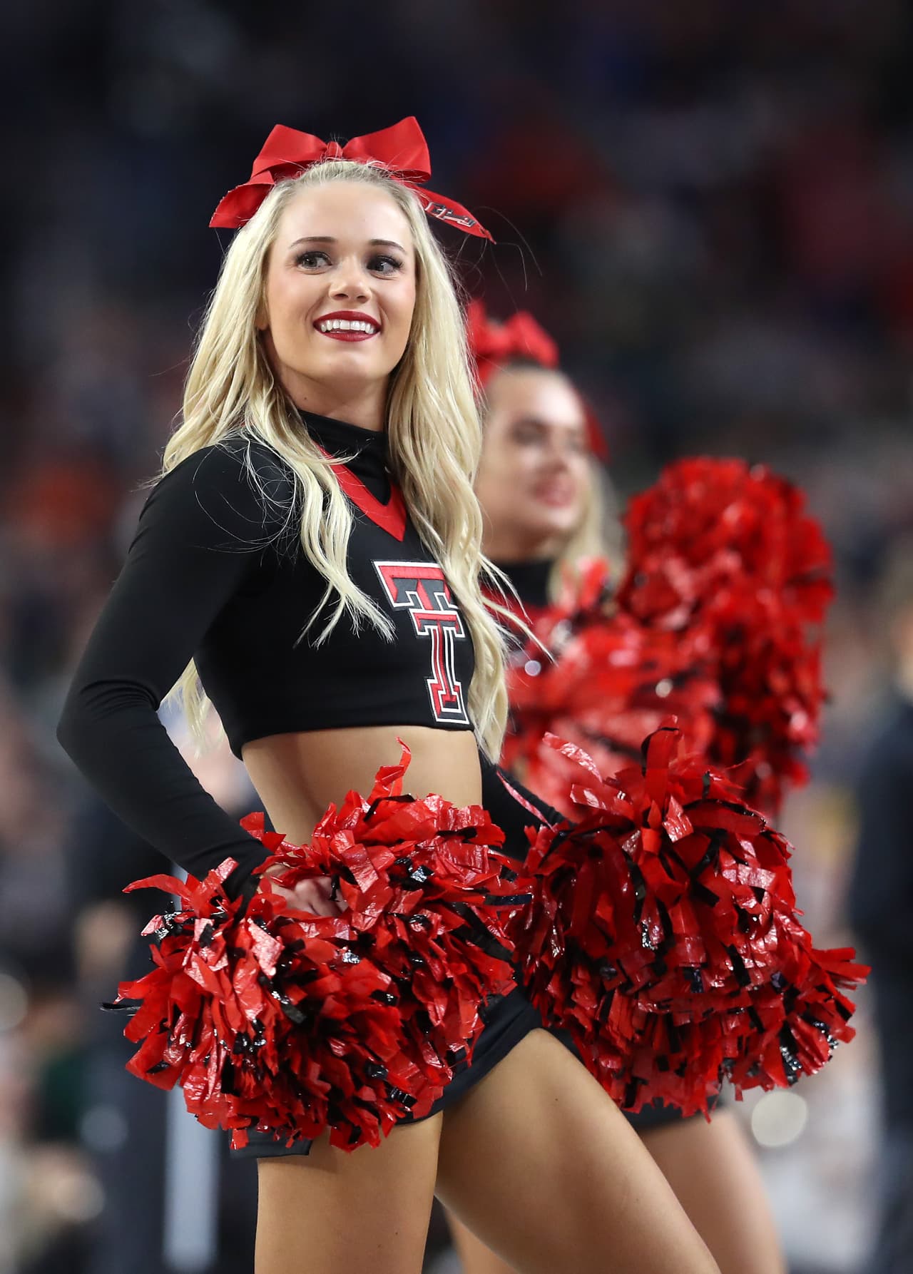 El color y la fiesta son protagonistas en la definición del básquetbol universitario de la NCAA, que tuvo de nuevo a los hinchas y a las porristas como los ejemplos de la alegría fuera de la competencia.