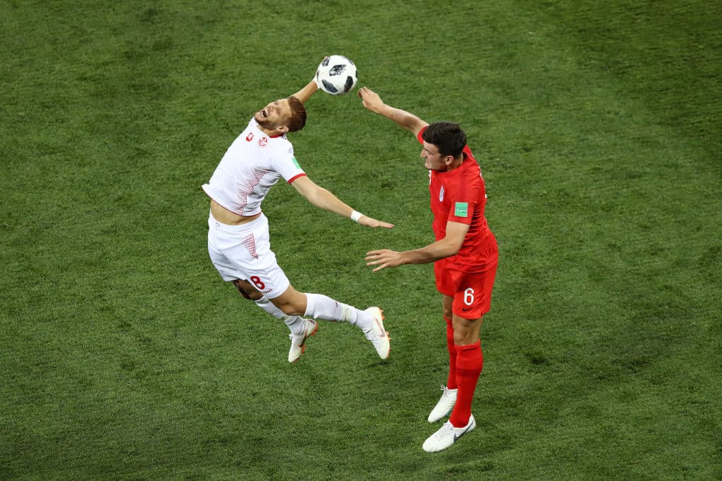 Por más que querían los tunecinos, los ingleses ya los estaban 'asfixiando', la presión era mucha y buscaban ganar segundos para cortarle el ritmo al equipo de los tres leones. Aquí una muestra.