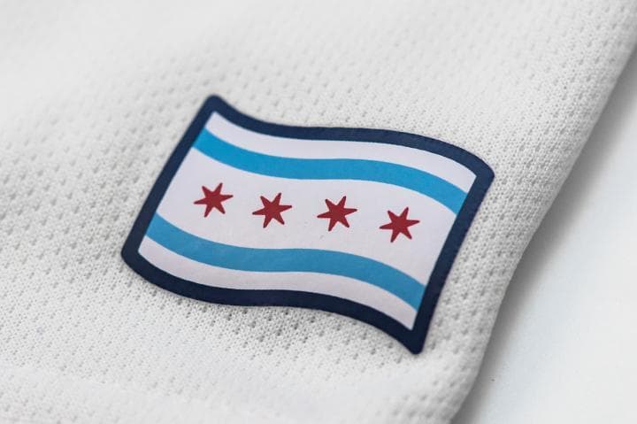 La bandera de la ciudad de Chicago ornamenta la casaca de los hombres de Veljko Paunovic. (Chicago Fire)